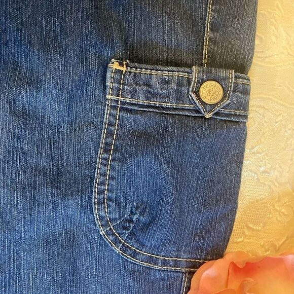 GloriaāVanderbiltāāDenimĀ CroppedāCapriāSizeā:6 - Picture 7 of 10